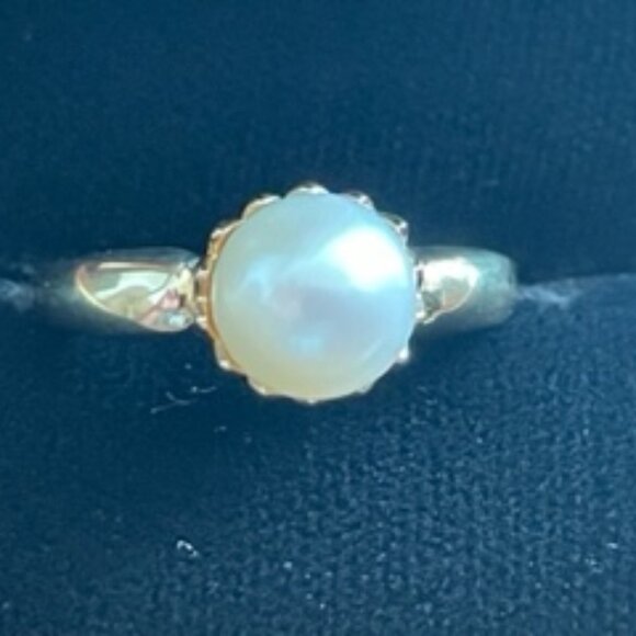 Vintage SKAL 14K yellow gold size 7 ring with pearl center